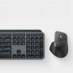 LOGITECH wireless keyboard and mouse and Smart Workspace